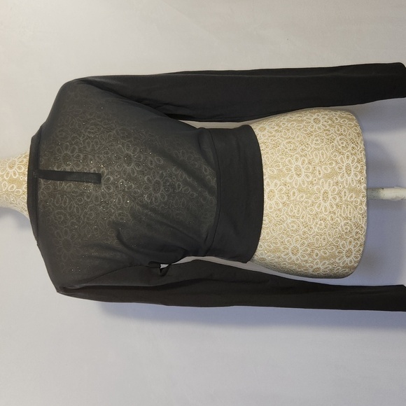 Victoria Sport Grey Long Sleeve Sheer Back Twist Front Cutout Crop Sports Top - Picture 6 of 13